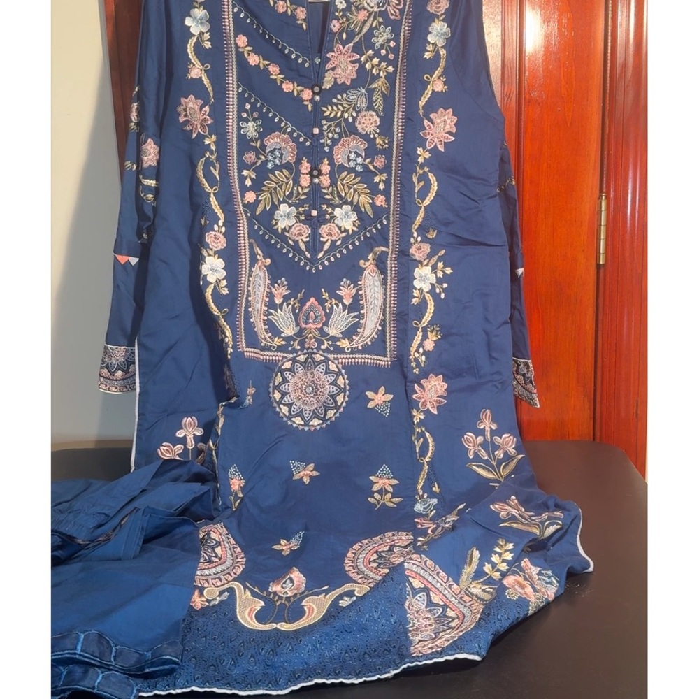 Embroidered Blue cod set - Picture 3 of 3